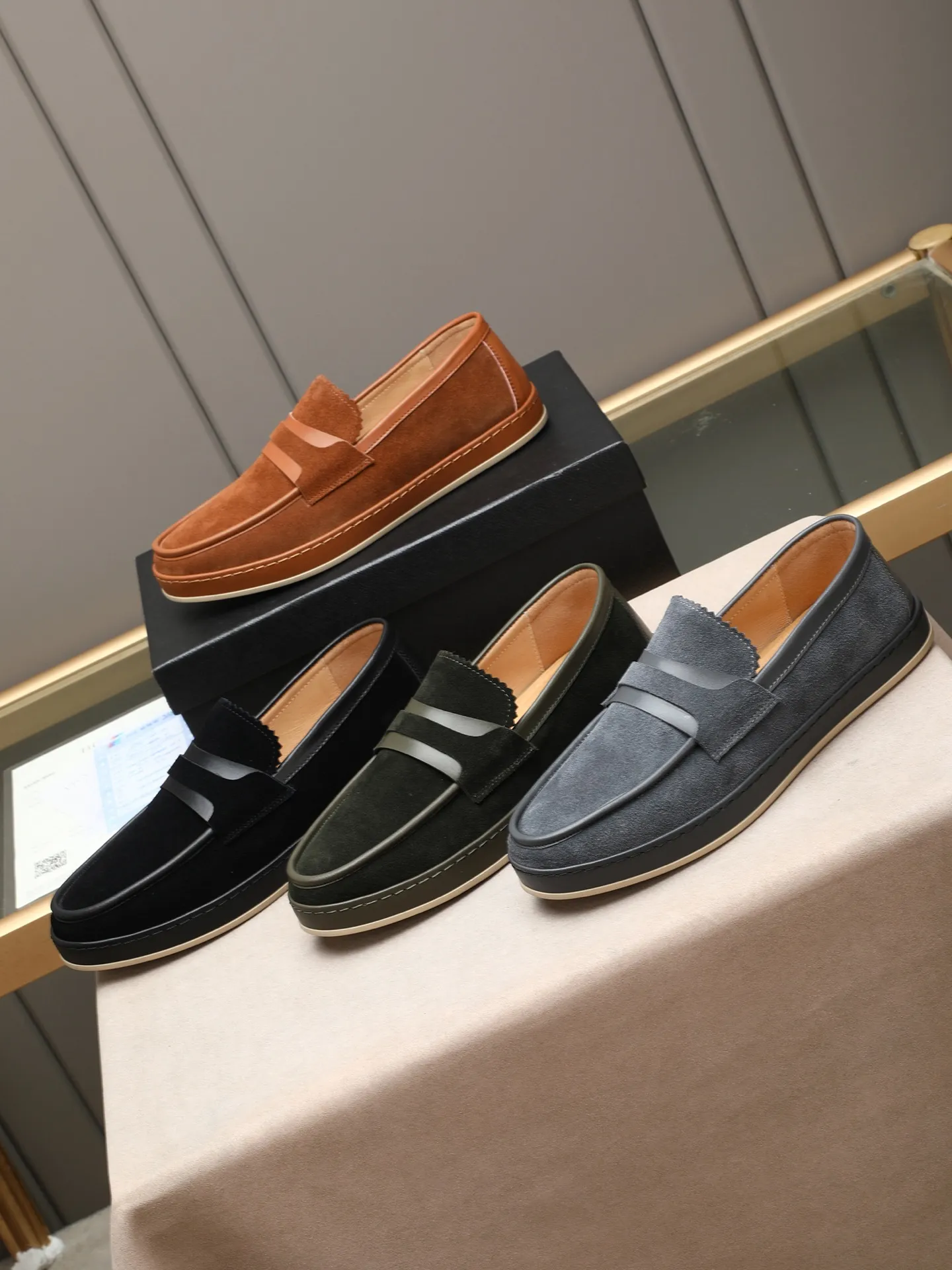 Men's men's shoes 💰P420 🆕🔥New update🔥👟PRADA (Prada) new products are released, imported soft cowhide, fashionable to allow air to penetrate the entire shoe, and the awesome shoes [strong] bring an extremely comfortable and breathable feeling! Beautiful inside and out! Exquisite workmanship, top-grade cowhide material, 😌Number: 38~44 (45 customized) 4 colors of black, blue, gray to choose from.